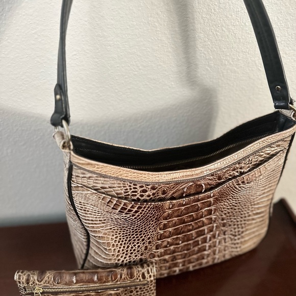 Brahmin set, Hardly USE, but still in the nice condition, selling as is - Picture 6 of 12